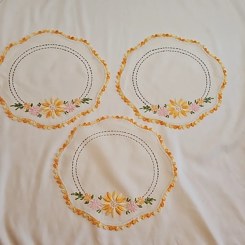Hand Crafted Needlepoint Doily Circular Set-5 Botanical yellow floral farmhouse